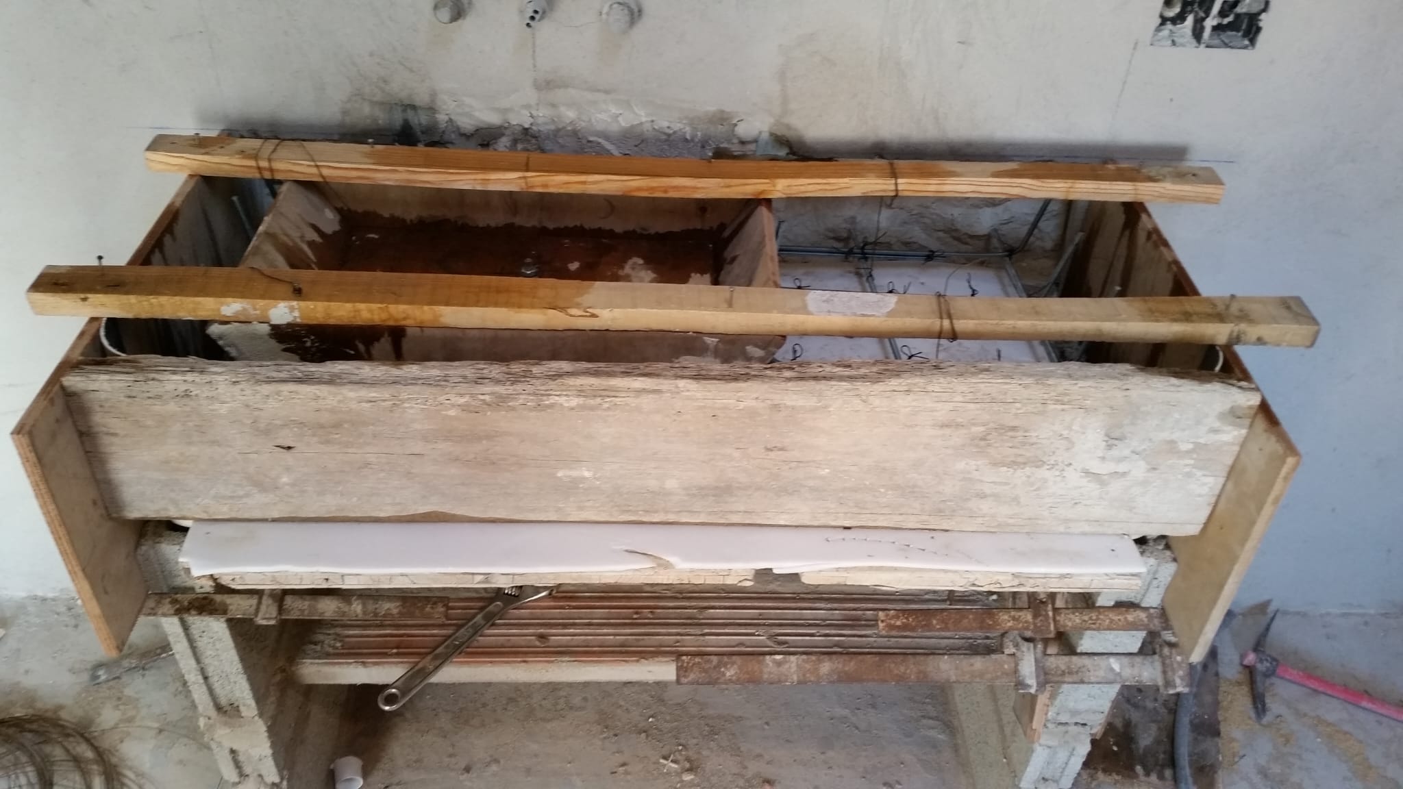 Baño con azulejos en escama