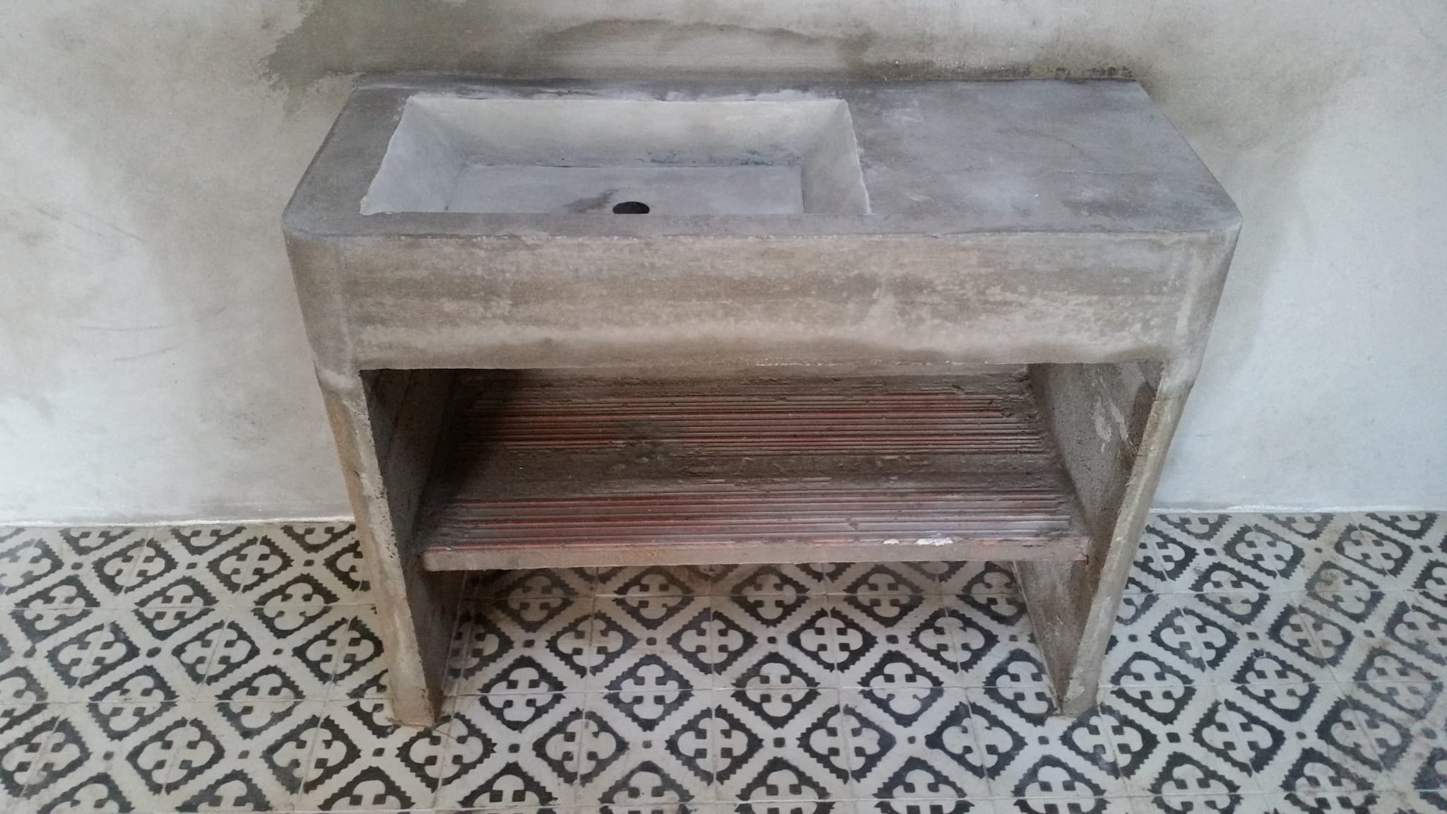 Baño con azulejos en escama