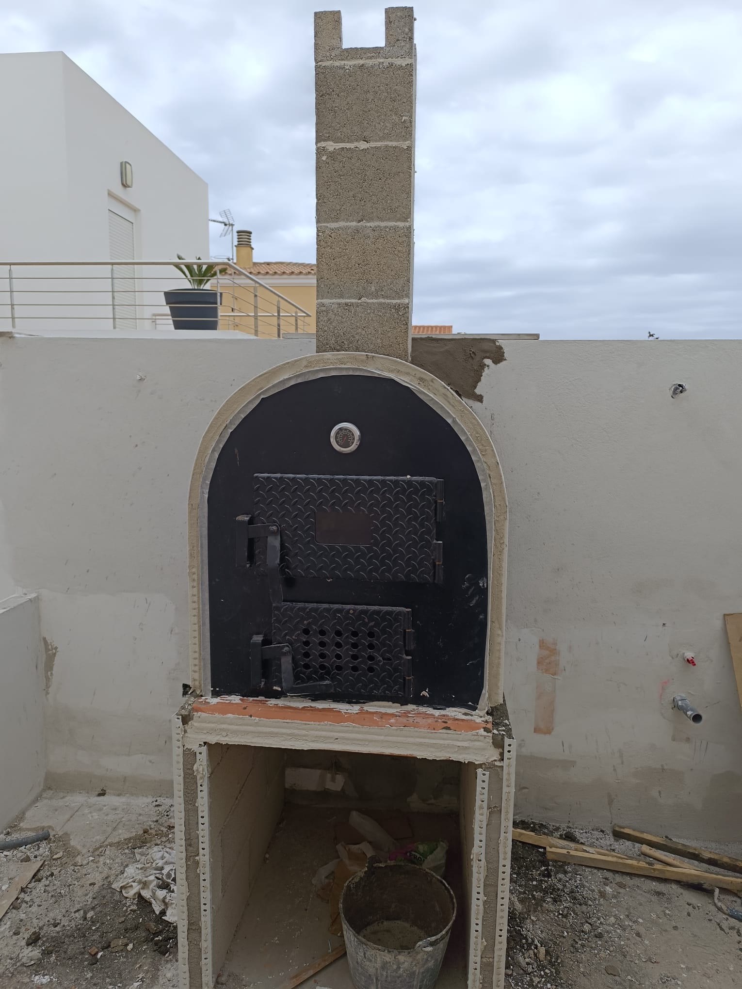 Construcción de horno y barbacoa