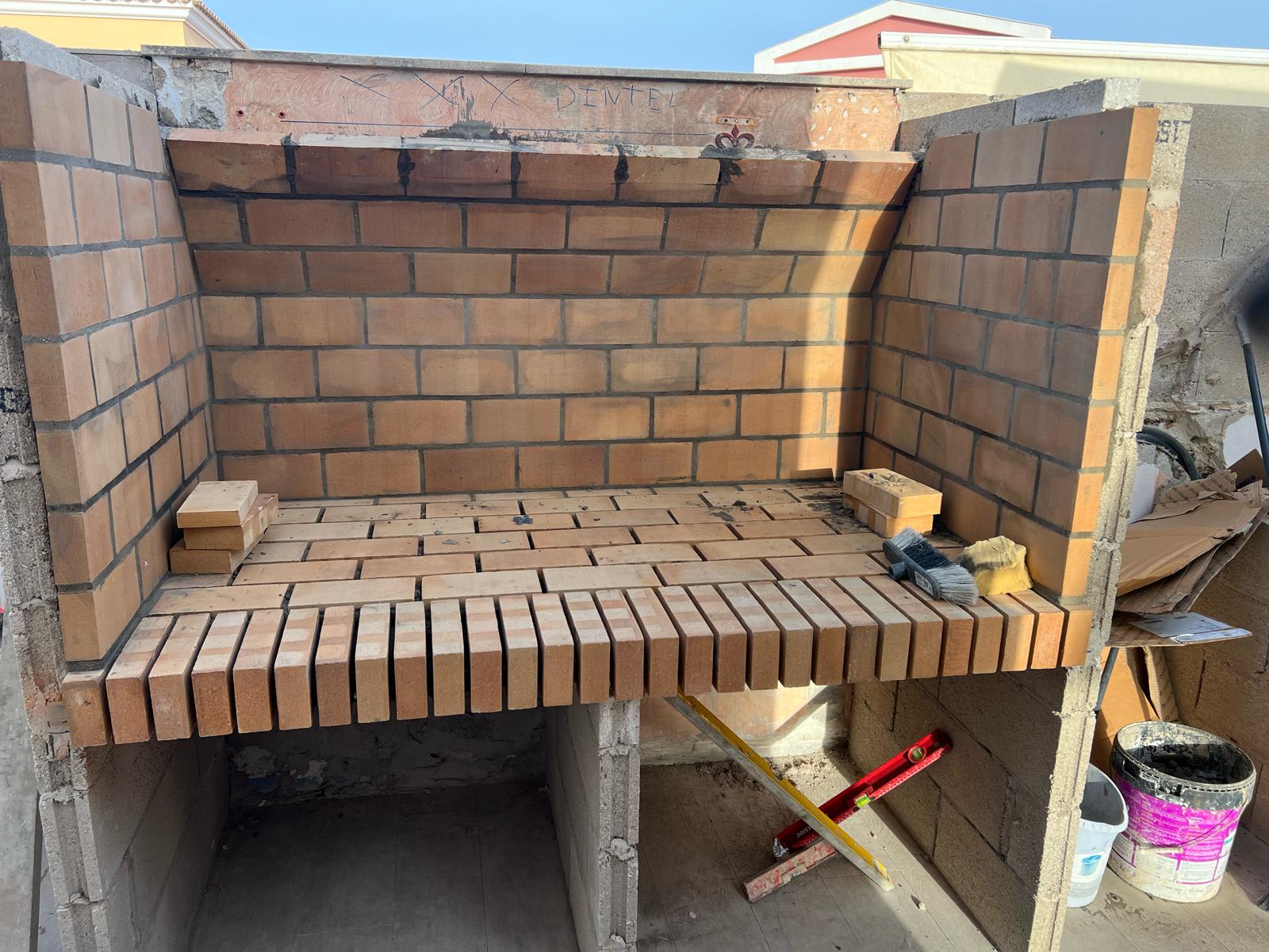 Construcción de horno y barbacoa